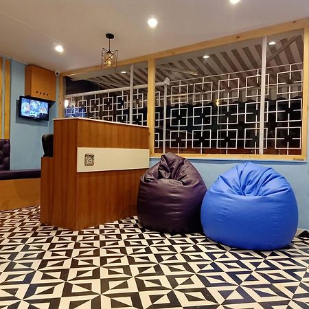 Stay Villa Hostel For Male And Female Mumbai  Buitenkant foto