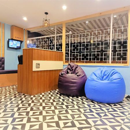 Stay Villa Hostel For Male And Female Mumbai  Buitenkant foto