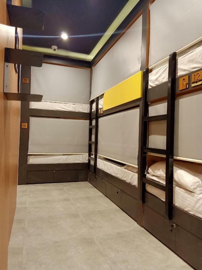 Stay Villa Hostel For Male And Female Mumbai  Buitenkant foto